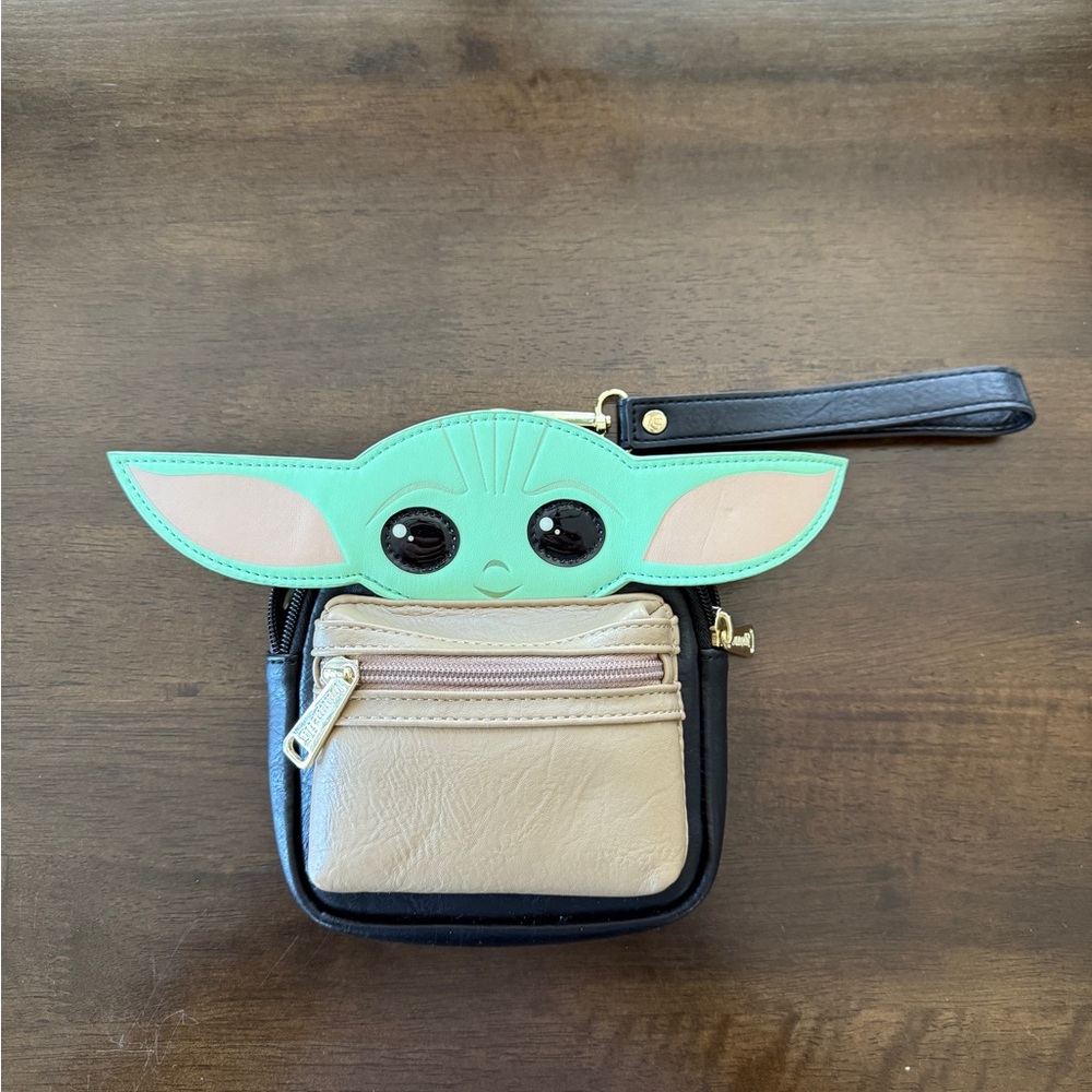 Disney Star Wars Loungefly The Mandalorian The Child Grogu Wristlet / Belt Purse